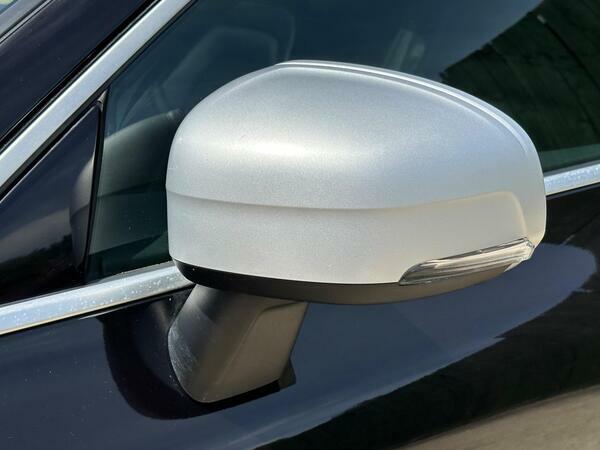 Volvo XC60 Momentum White #36