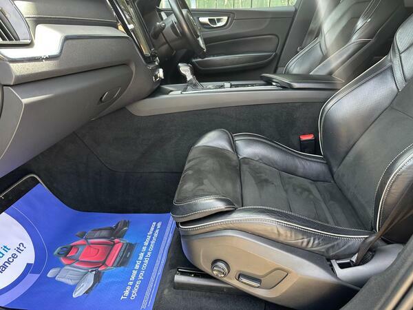 Volvo XC60 Momentum White #39