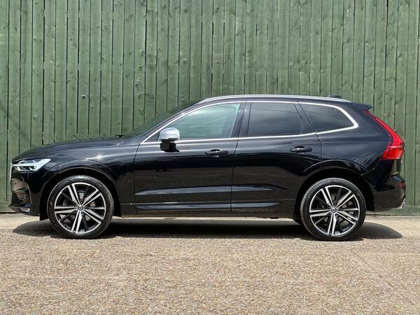 Volvo XC60 Momentum White #11