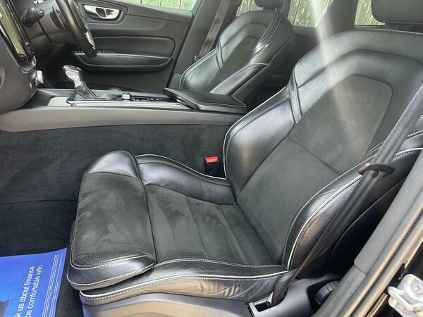 Volvo XC60 Momentum White #15