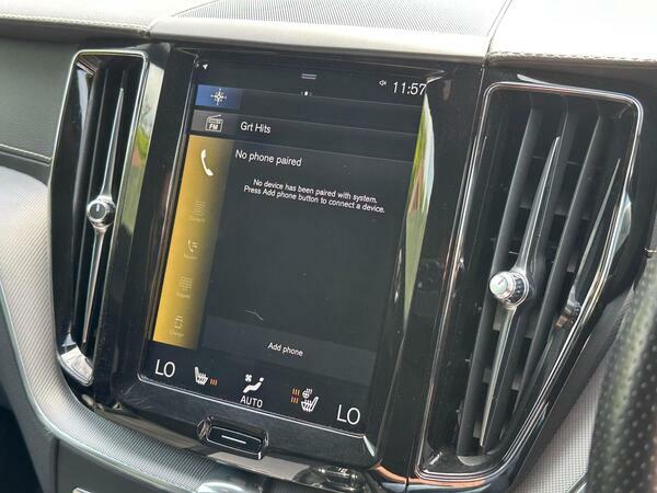 Volvo XC60 Momentum White #34