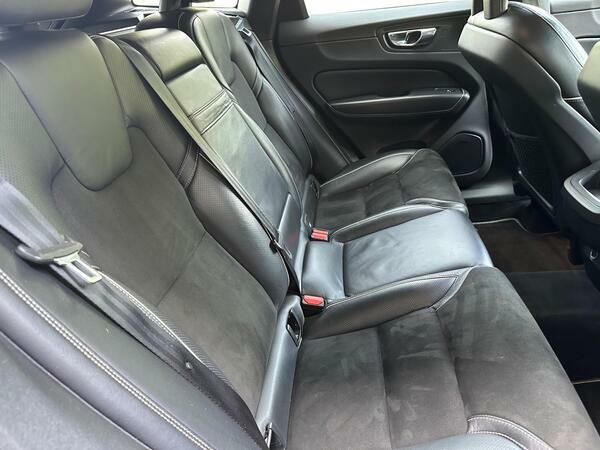 Volvo XC60 Momentum White #17