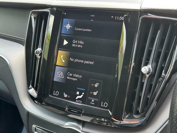 Volvo XC60 Momentum White #32