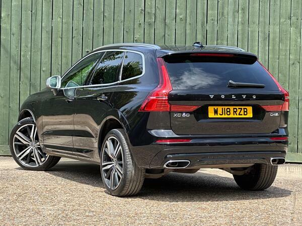 Volvo XC60 Momentum White #10