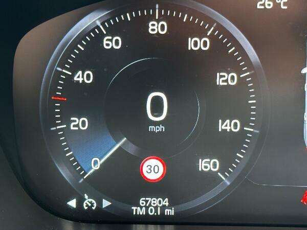 Volvo XC60 Momentum White #35