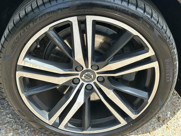 Volvo XC60 Momentum White #28