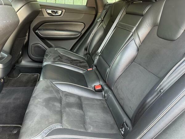Volvo XC60 Momentum White #14