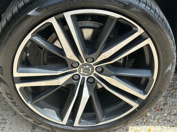 Volvo XC60 Momentum White #29