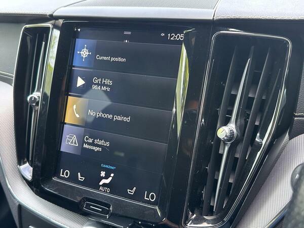 Volvo XC60 Momentum White #30