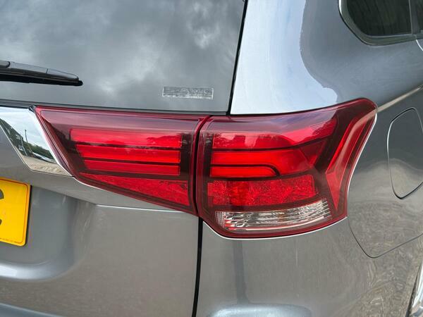 Mitsubishi Outlander 2.0 Design 7 Seater 150 Bhp Black #36
