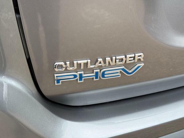 Mitsubishi Outlander 2.0 Design 7 Seater 150 Bhp Black #42