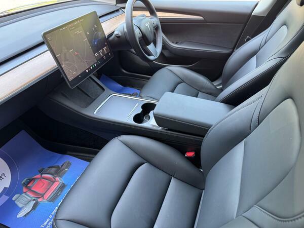Tesla Model 3 Dual Motor Long Range Saloon 4 White #17