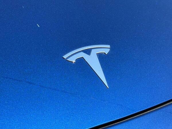 Tesla Model 3 Dual Motor Long Range Saloon 4 White #28