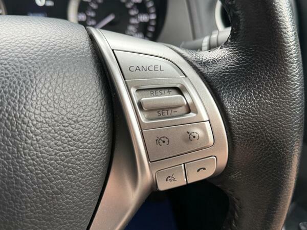 Nissan Navara Navara Tekna Dci White #21