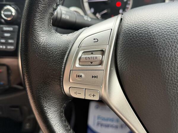Nissan Navara Navara Tekna Dci White #23