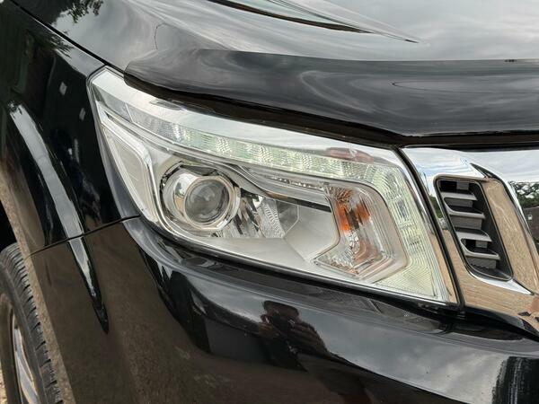 Nissan Navara Navara Tekna Dci White #29