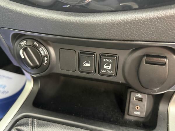 Nissan Navara Navara Tekna Dci White #26