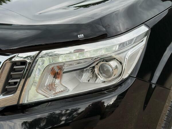 Nissan Navara Navara Tekna Dci White #31