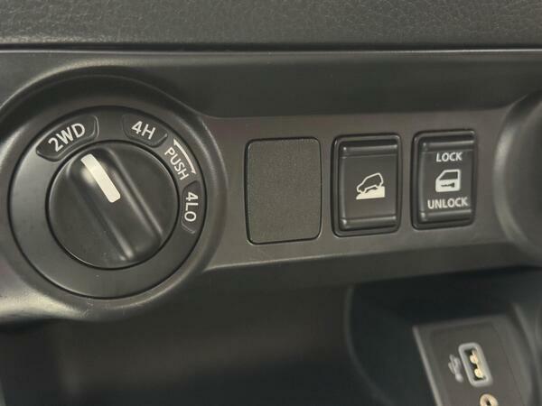 Nissan Navara Dci Tekna Shr Grey #24