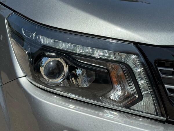 Nissan Navara Dci Tekna Shr Grey #42