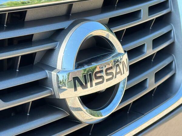Nissan Navara Double Cab Pick Up Grey #37
