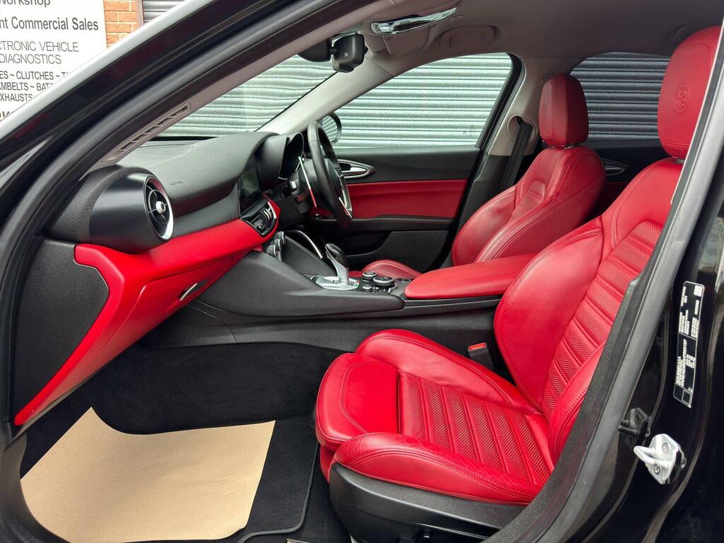 Alfa Romeo Giulia 2.2 Jtdm-2 180 Super Red #40