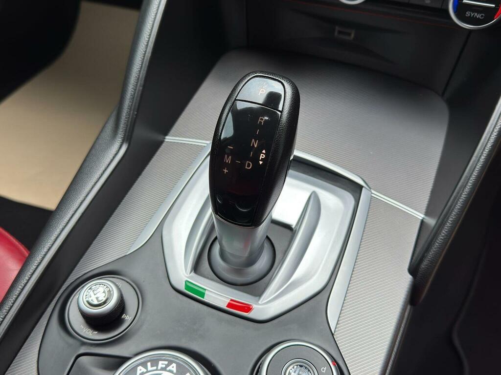 Alfa Romeo Giulia 2.2 Jtdm-2 180 Super Red #13