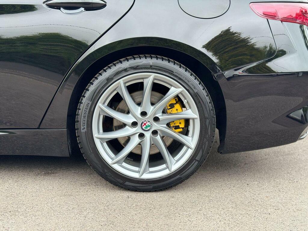 Alfa Romeo Giulia 2.2 Jtdm-2 180 Super Red #30