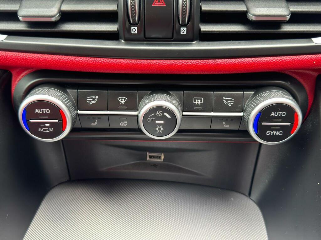 Alfa Romeo Giulia 2.2 Jtdm-2 180 Super Red #22
