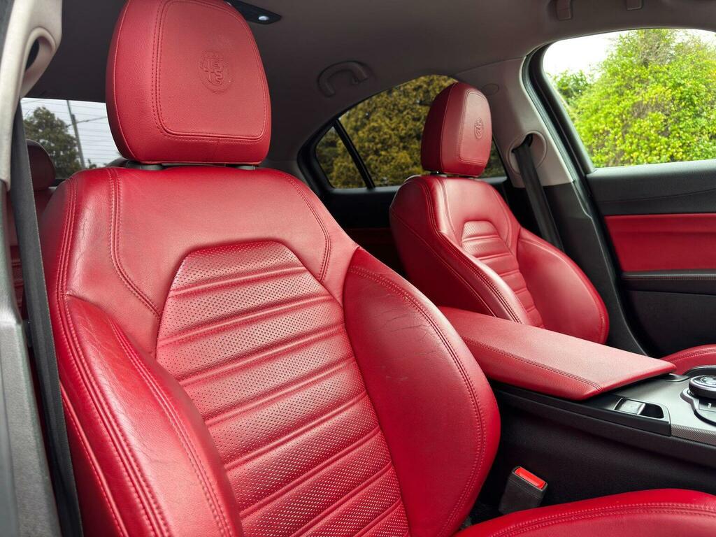 Alfa Romeo Giulia 2.2 Jtdm-2 180 Super Red #15