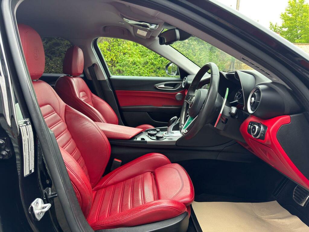 Alfa Romeo Giulia 2.2 Jtdm-2 180 Super Red #68