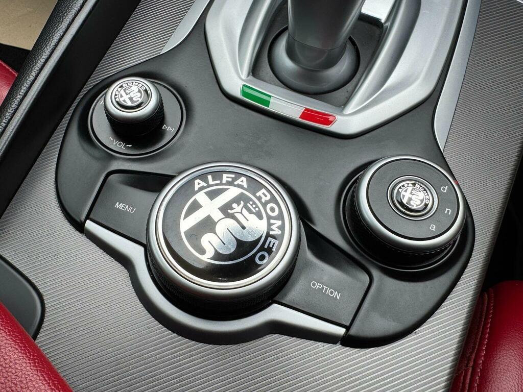 Alfa Romeo Giulia 2.2 Jtdm-2 180 Super Red #77
