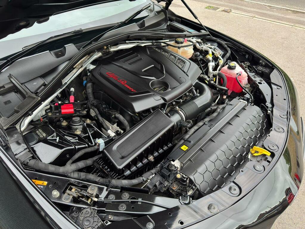 Alfa Romeo Giulia 2.2 Jtdm-2 180 Super Red #28