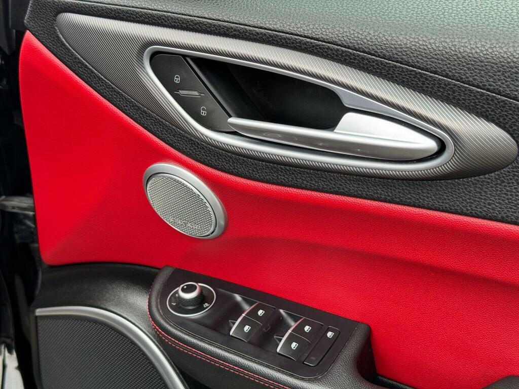 Alfa Romeo Giulia 2.2 Jtdm-2 180 Super Red #79