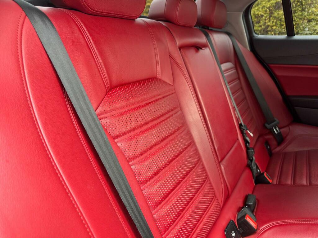 Alfa Romeo Giulia 2.2 Jtdm-2 180 Super Red #71