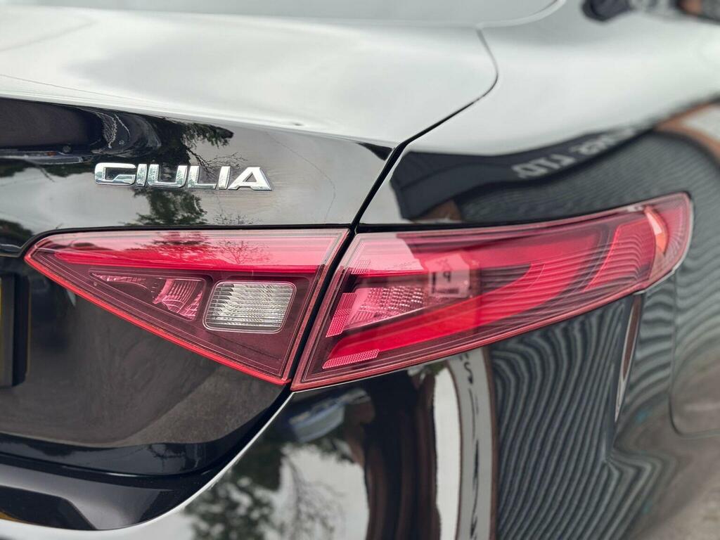Alfa Romeo Giulia 2.2 Jtdm-2 180 Super Red #95