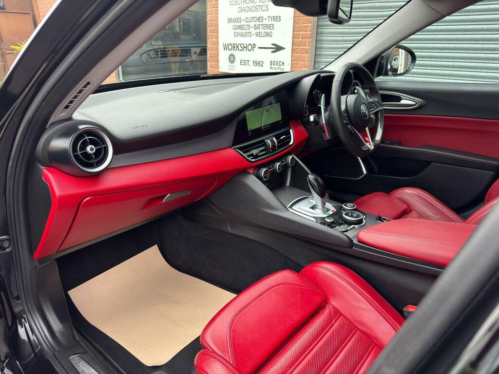 Alfa Romeo Giulia 2.2 Jtdm-2 180 Super Red #54