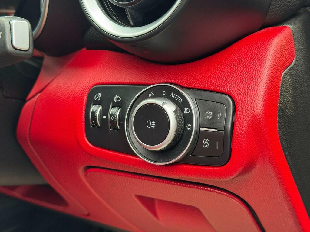 Alfa Romeo Giulia 2.2 Jtdm-2 180 Super Red #74