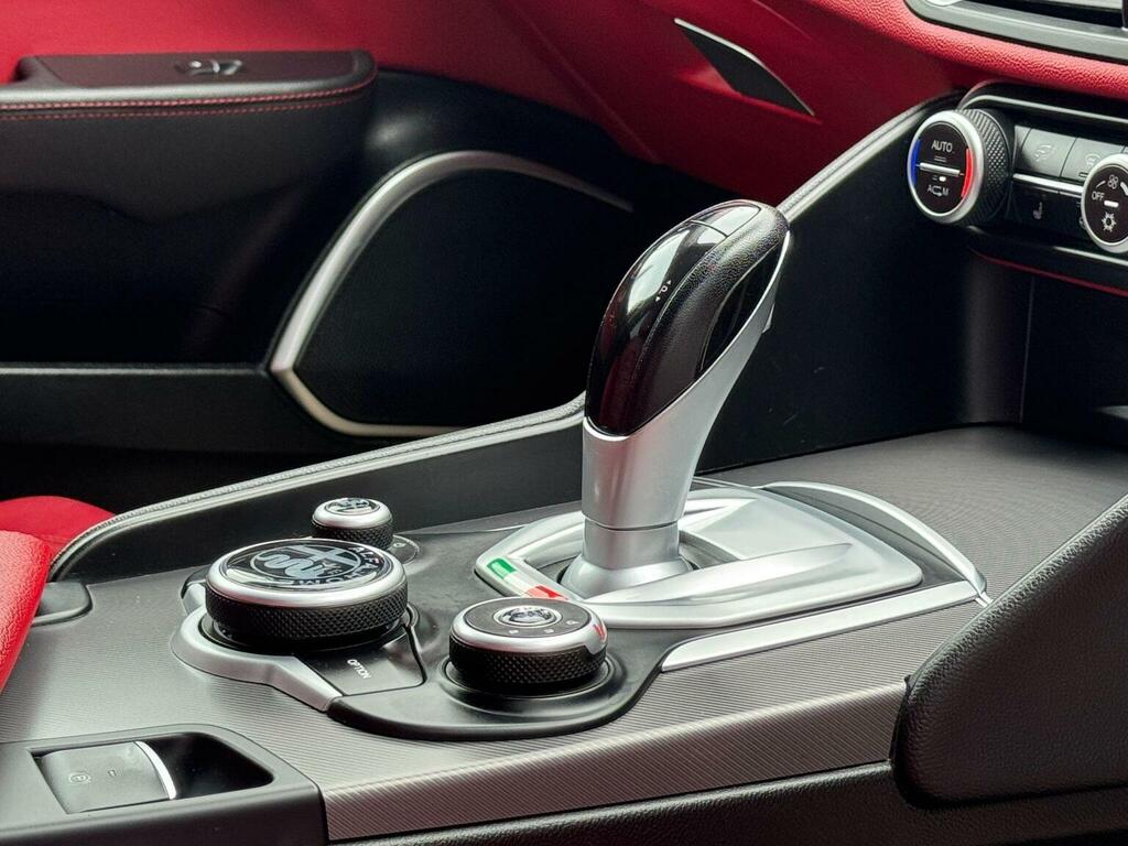 Alfa Romeo Giulia 2.2 Jtdm-2 180 Super Red #10