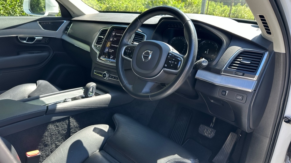 Volvo XC90 2.0 B5 Mhev Momentum Suv Hybrid 4W DV22KHZ White #4
