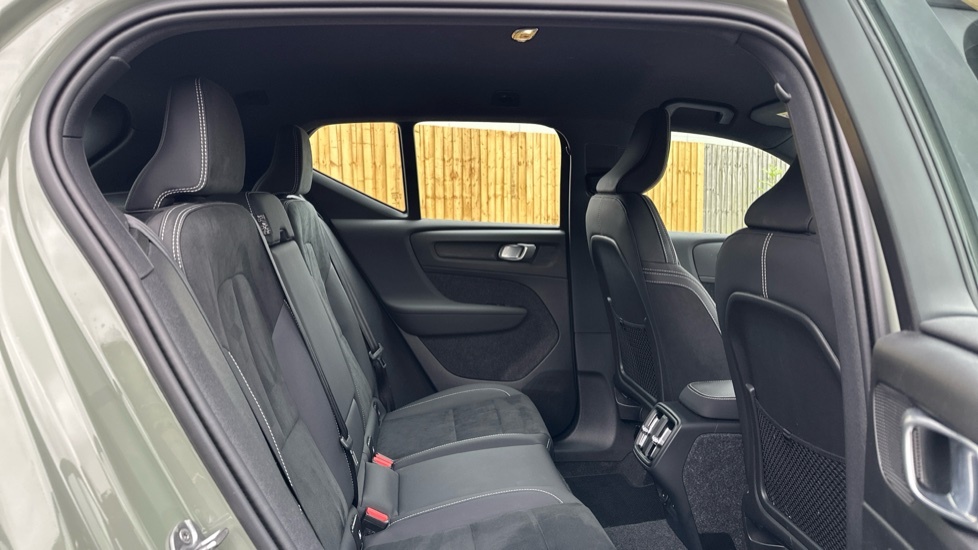 Volvo XC40 Plus, B4 Mild Hybrid, Dark MW74XDJ Green #6