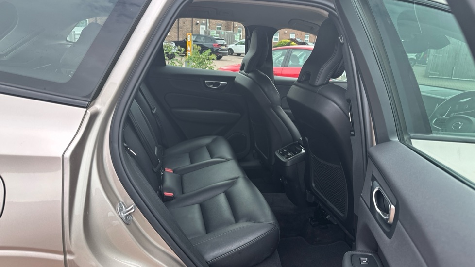 Volvo XC60 Plus, B4 Mild Hybrid, Dark 360 Camera Ha WF23UML #6
