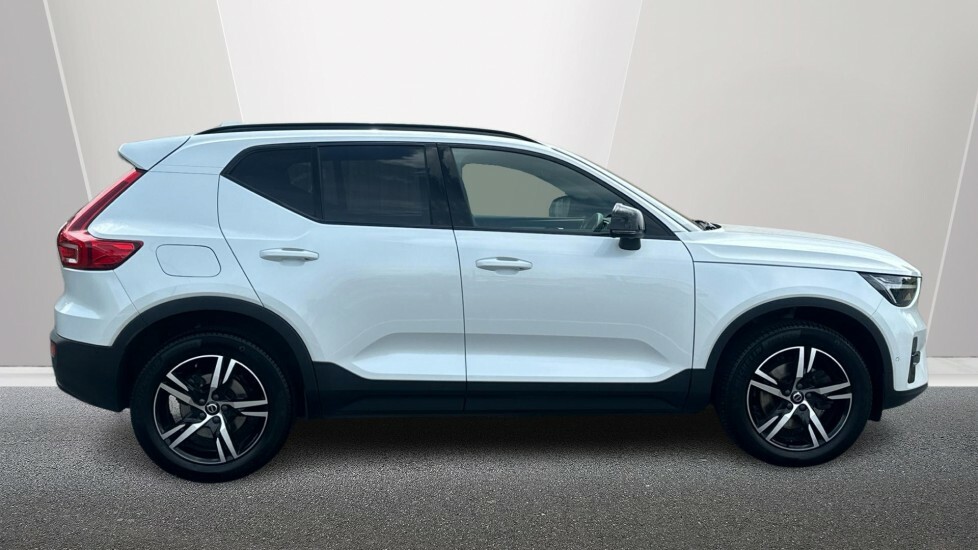 Volvo XC40 Plus, B4 Mild Hybrid, Dark FA23LME White #3