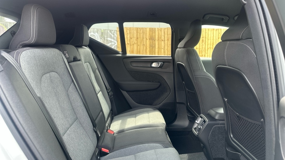 Volvo XC40 Plus, B4 Mild Hybrid, Dark FA23LME White #6