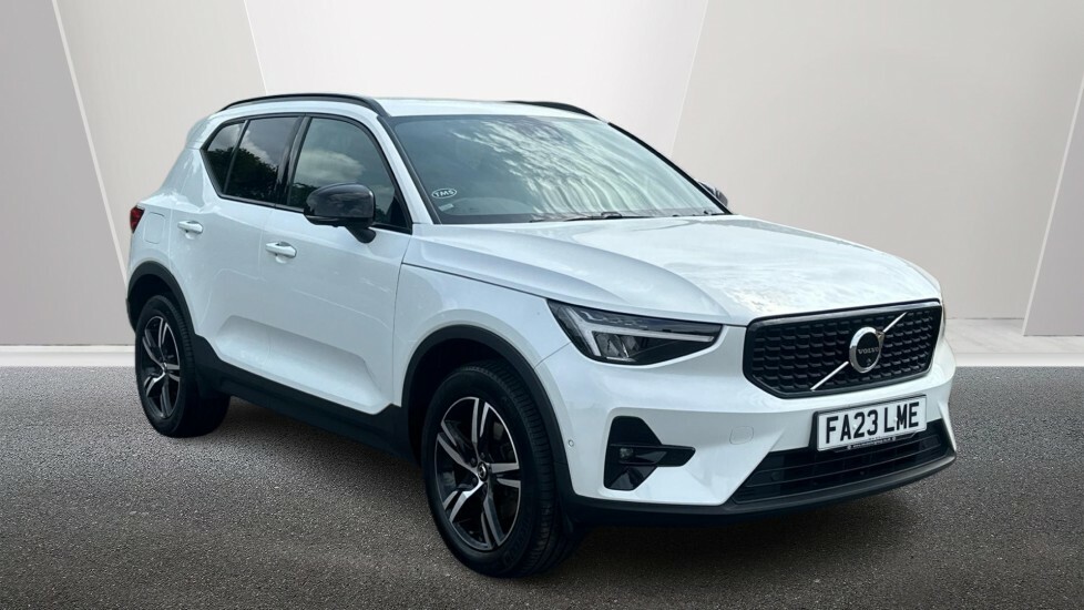 Volvo XC40 Plus, B4 Mild Hybrid, Dark FA23LME White