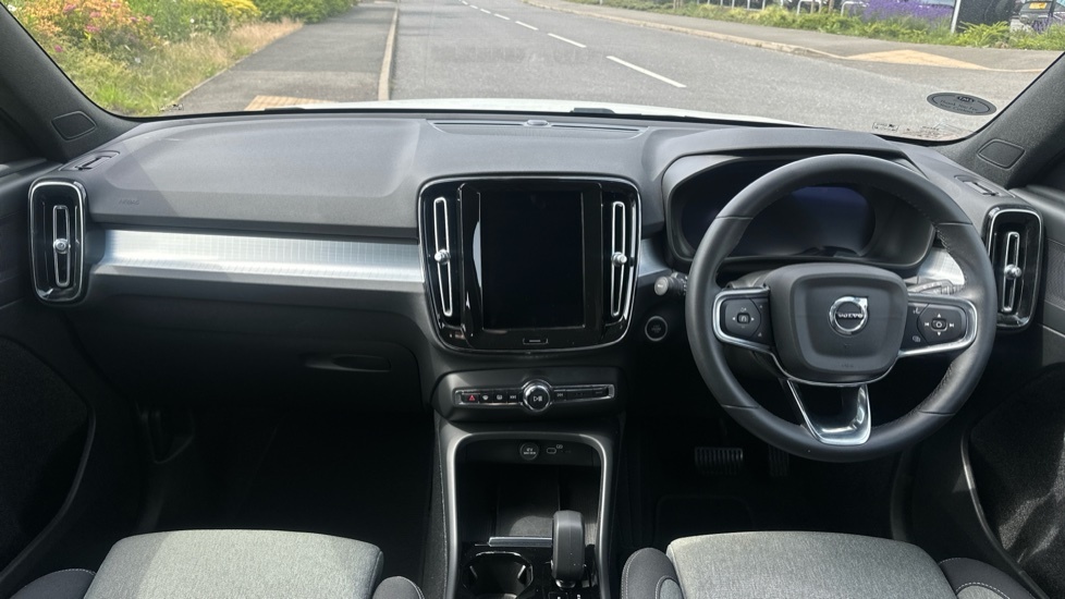 Volvo XC40 Plus, B4 Mild Hybrid, Dark FA23LME White #5