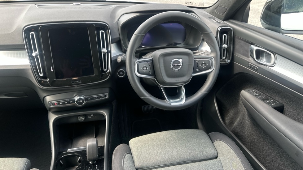 Volvo XC40 Plus, B4 Mild Hybrid, Dark FA23LME White #4