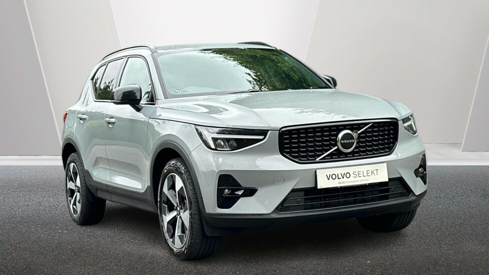 Volvo XC40 2.0 B4 Mhev Plus Dark Dct Euro 6 Ss Grey