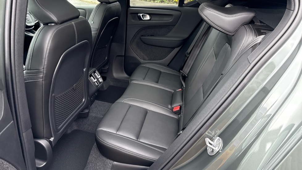 Volvo XC40 Ultra, B3 Mild Hybrid, Dark 46,000 New FH26KVL #6