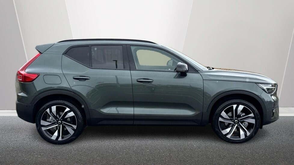 Volvo XC40 Ultra, B3 Mild Hybrid, Dark 46,000 New FH26KVL #3